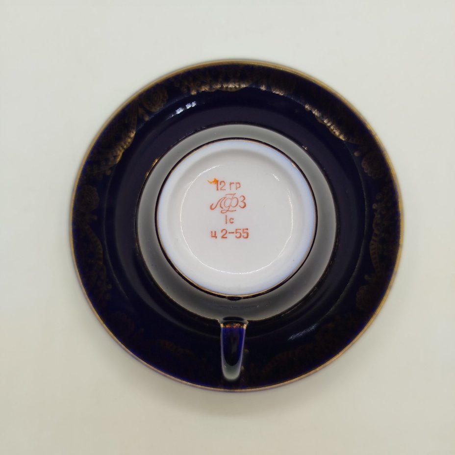 Пара чайная, украшенная растительным орнаментом, фарфор, крытье кобальтом, золочение, деколь, Ленинградский фарфоровый завод (ЛФЗ), СССР, 1970-1980 гг.