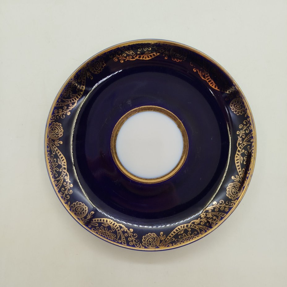 Пара чайная, украшенная растительным орнаментом, фарфор, крытье кобальтом, золочение, деколь, Ленинградский фарфоровый завод (ЛФЗ), СССР, 1970-1980 гг.