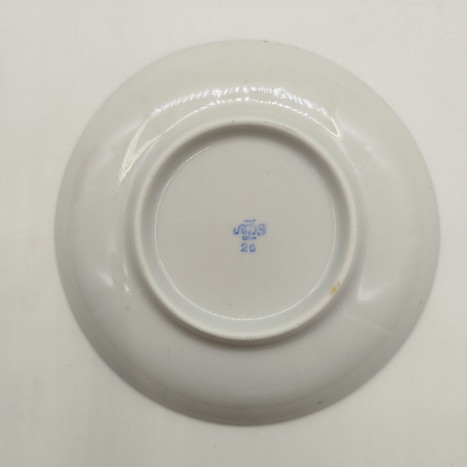 Пара чайная, украшенная растительным орнаментом, фарфор, крытье кобальтом, золочение, деколь, Ленинградский фарфоровый завод (ЛФЗ), СССР, 1970-1980 гг.