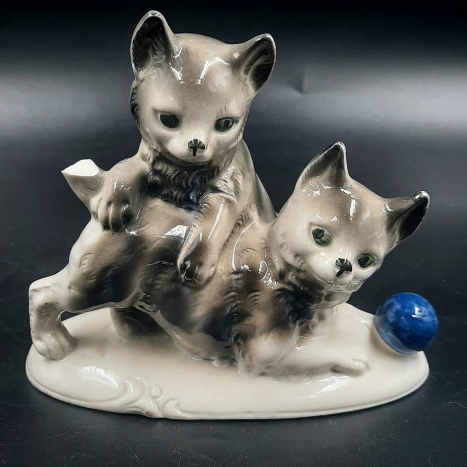Статуэтка "Играющие котята", фарфор, роспись, VEB Porzellanfiguren Lippelsdorf (Липпельсдорф), Германия, 1951-1974 гг.