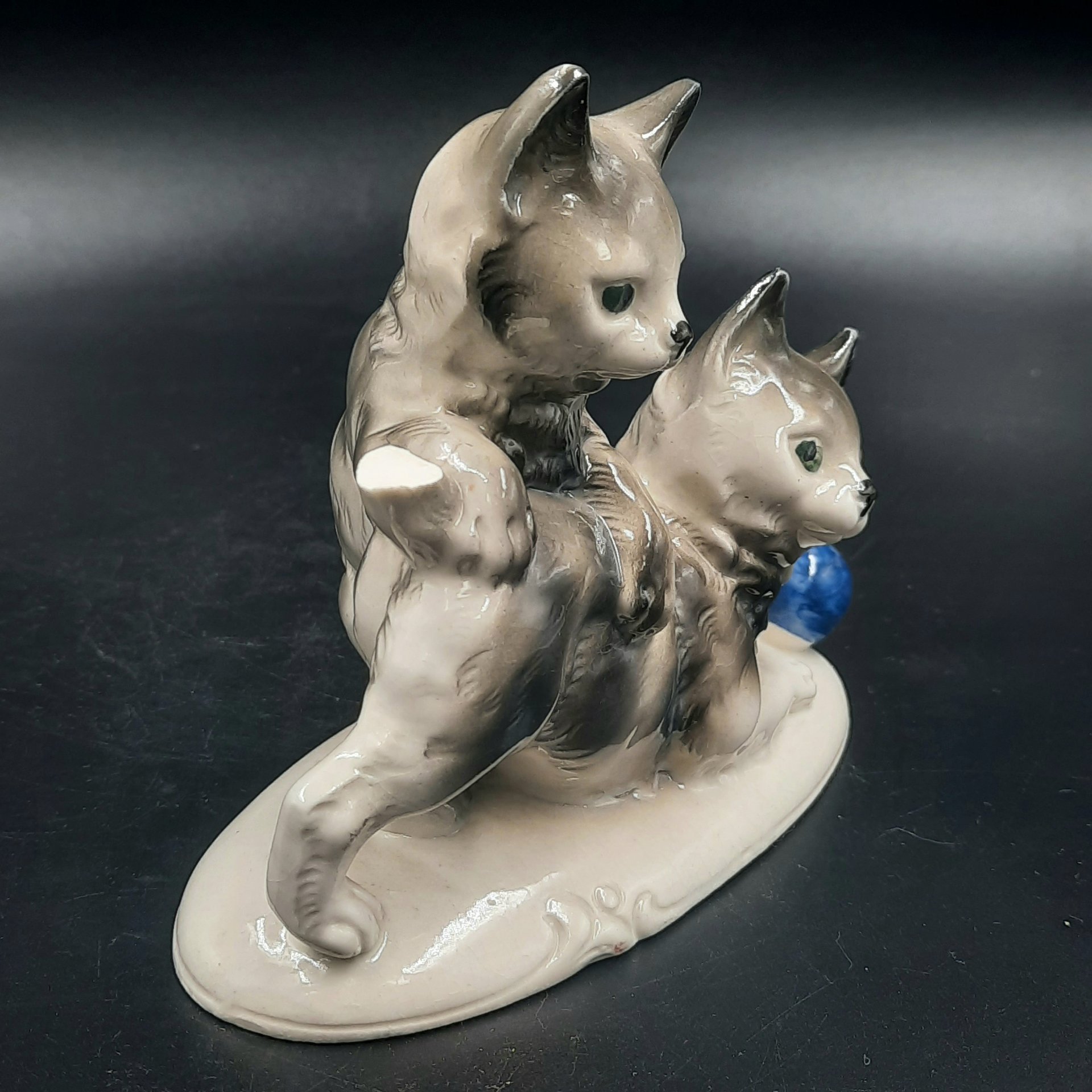 Статуэтка "Играющие котята", фарфор, роспись, VEB Porzellanfiguren Lippelsdorf (Липпельсдорф), Германия, 1951-1974 гг.