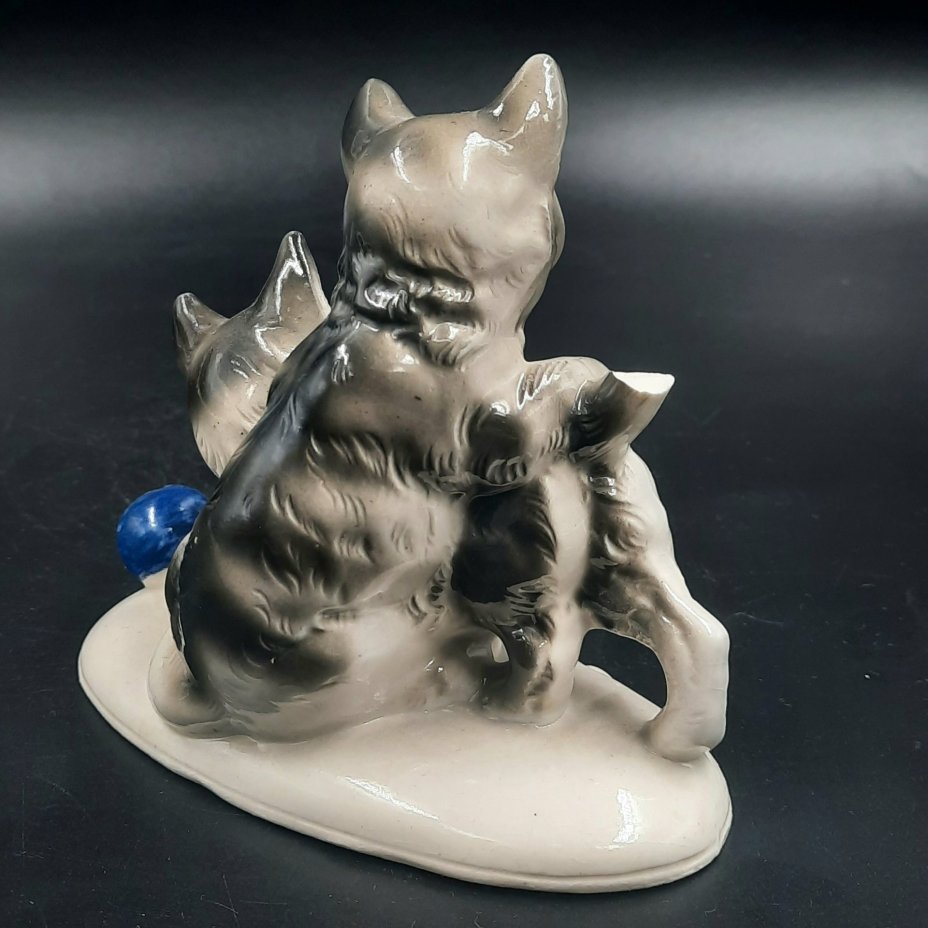 Статуэтка "Играющие котята", VEB Porzellanfiguren Lippelsdorf (Липпельсдорф)