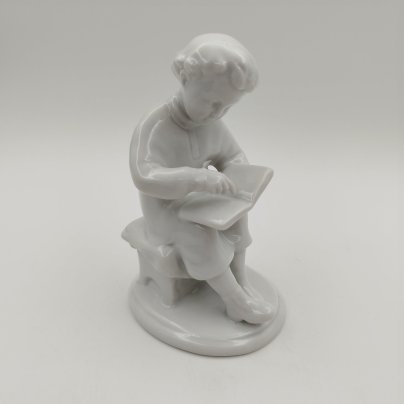 Статуэтка "Юный Ленин", скульптор С. Б. Велихова, фарфор, Ленинградский фарфоровый завод (ЛФЗ), СССР, 1960-1970 гг., Ленинградский фарфоровый завод (ЛФЗ)