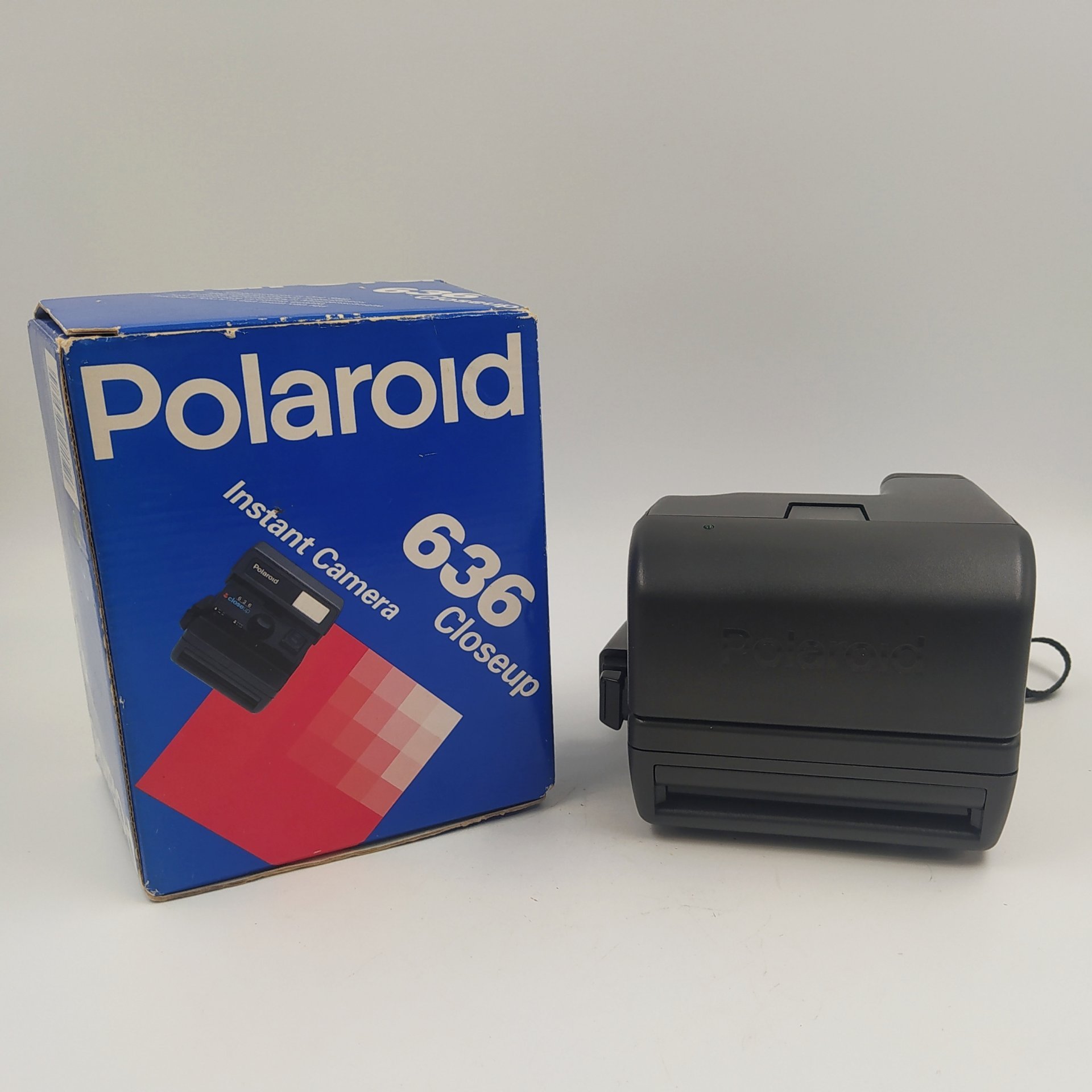 Фотоаппарат мгновенной печати "Polaroid 636 Close Up" в оригинальной коробке, пластик, картон, Polaroid, Великобритания, 1990-1995 гг.