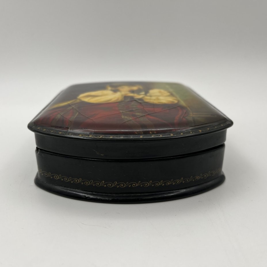 Шкатулка с лаковой миниатюрой "Царевна", автор Трошенкова, папье-маше, масло, Федоскинская фабрика миниатюрной живописи (Федоскино), Российская Федерация, 1990-2000 гг.