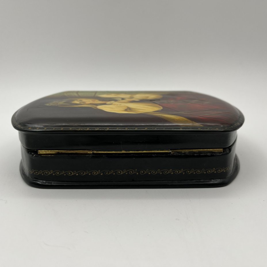 Шкатулка с лаковой миниатюрой "Царевна", автор Трошенкова, папье-маше, масло, Федоскинская фабрика миниатюрной живописи (Федоскино), Российская Федерация, 1990-2000 гг.