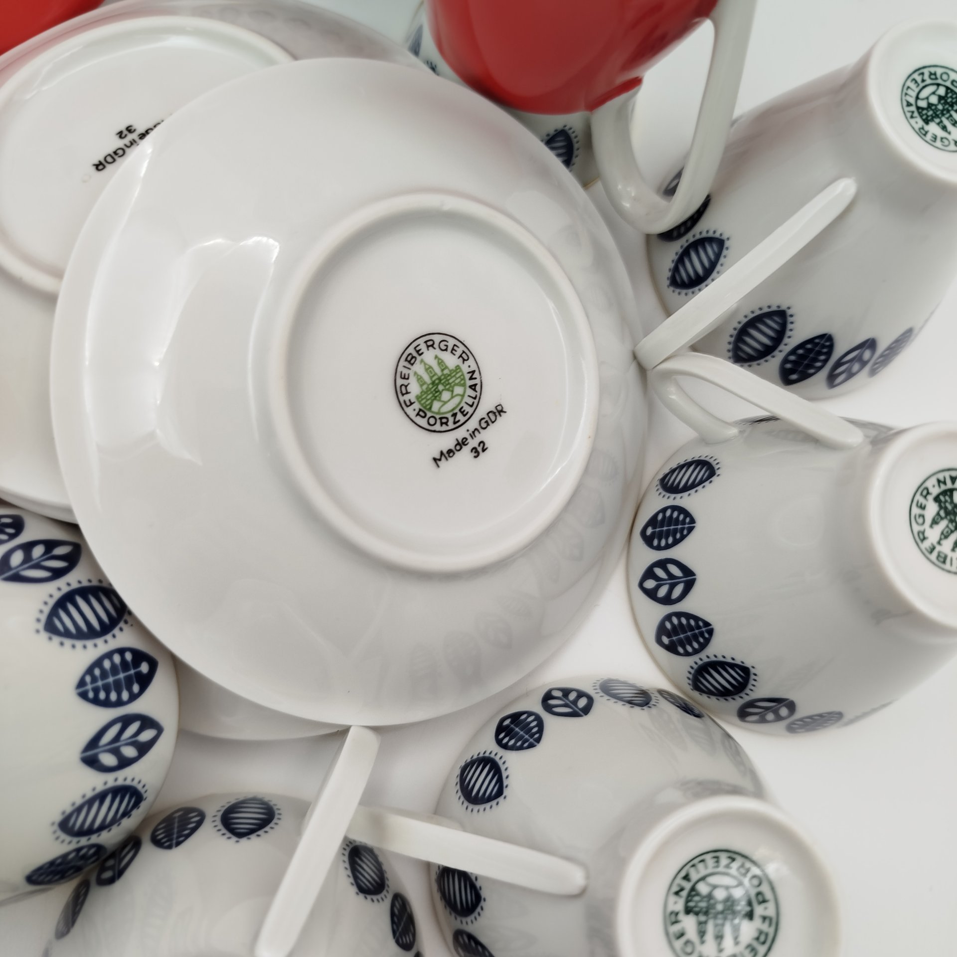 Сервиз кофейный  на 5 персон (13 предметов) с растительным декором, фарфор, крытье, деколь, Freiberger Porzellan, ГДР, 1970-1980 гг.