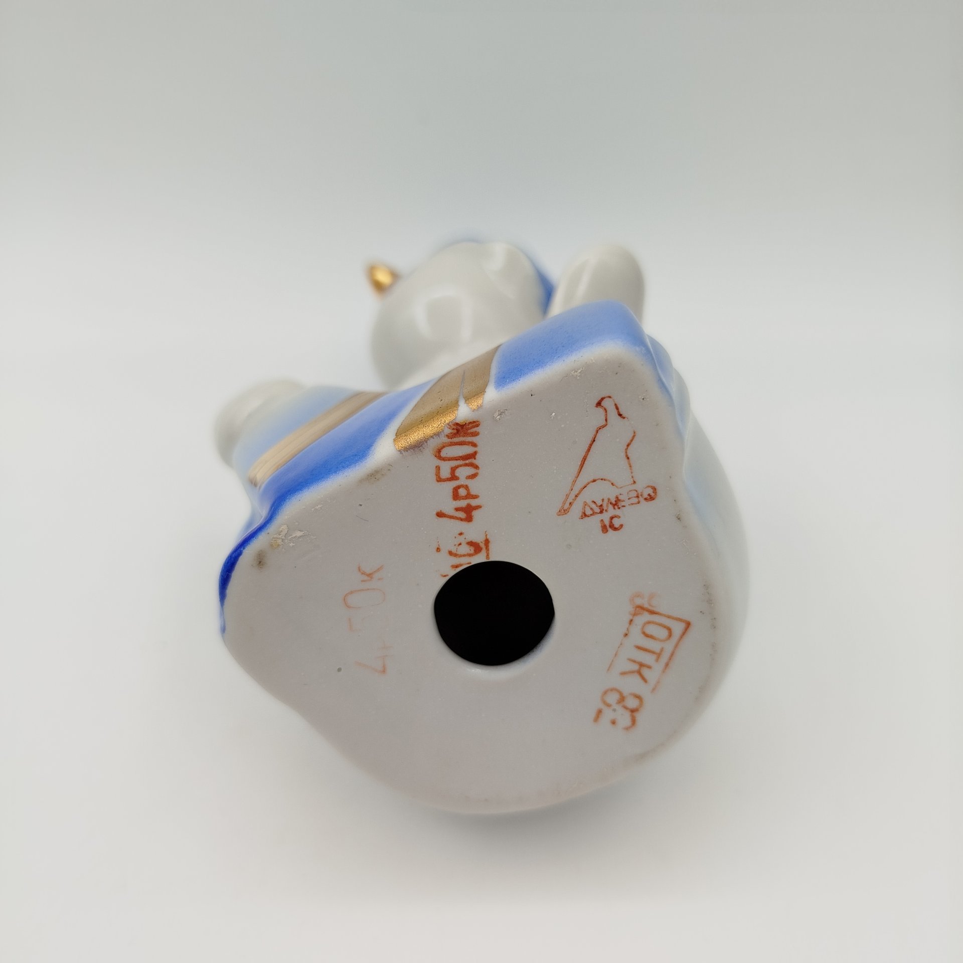 Статуэтка "Снеговик - хоккеист" (копия Хоккейного приза за кубок газеты "Известия"), автор В. Ропов