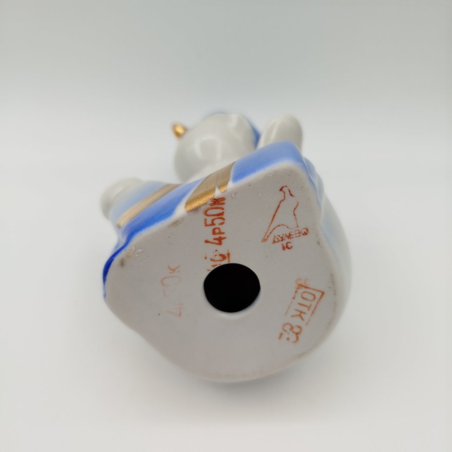 Статуэтка "Снеговик - хоккеист" (копия Хоккейного приза за кубок газеты "Известия"), автор В. Ропов