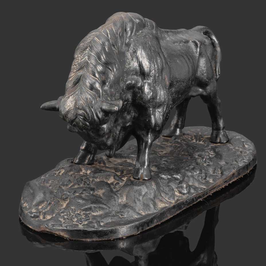 Скульптура "Зубр", чугун, крашение, Кусинский чугунолитейный завод (Куса), СССР, 1962 г.