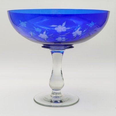 Фруктовница синего цвета с цветочным декором, стекло, нацвет, резьба, СССР, 1950-1970 гг.