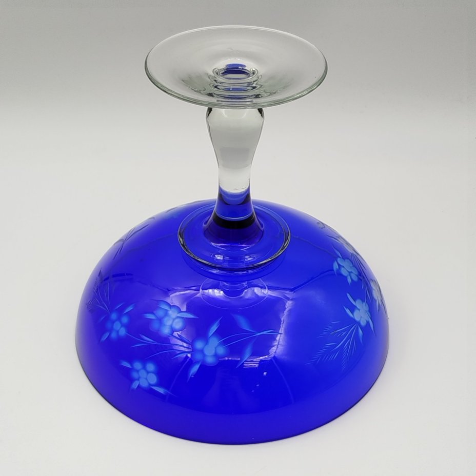 Фруктовница синего цвета с цветочным декором