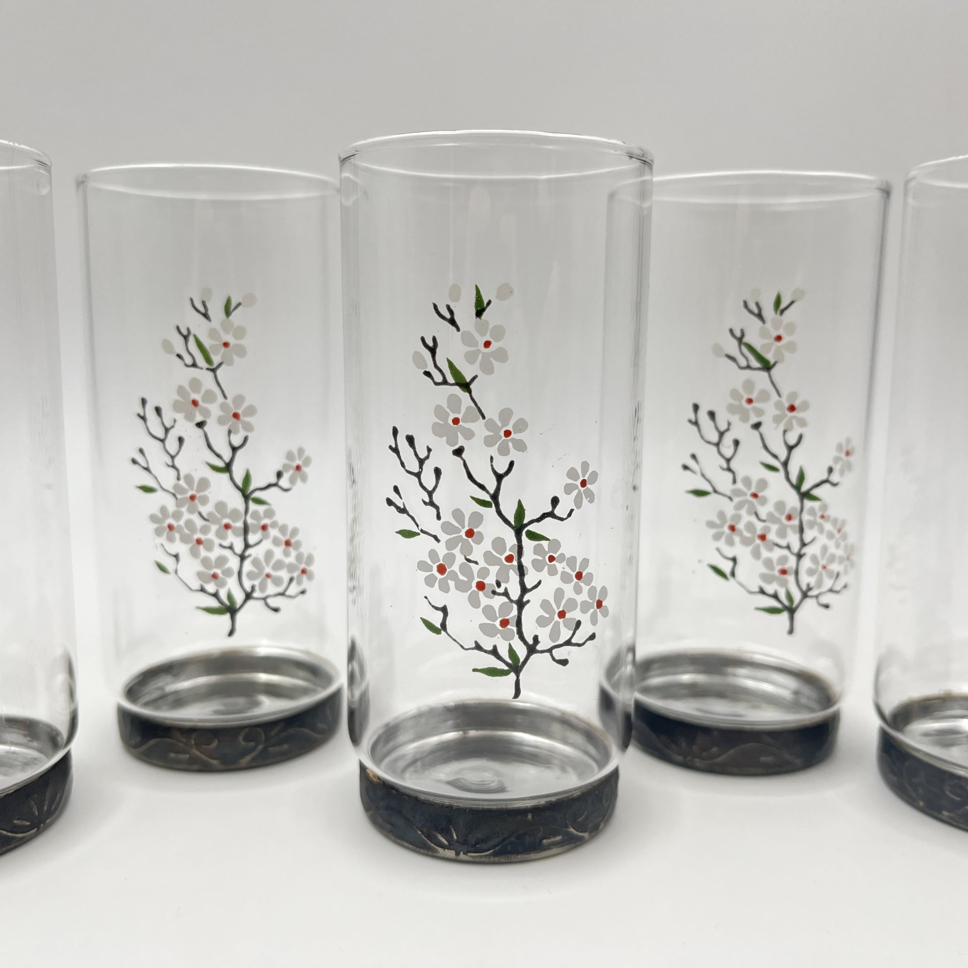 Набор "Подарочный" из шести стаканов с декором в виде цветущих яблонь, в оригинальной коробке, АО "Светлана", хрусталь, печать, металл, картон, Российская Федерация, 1992-2000 гг.