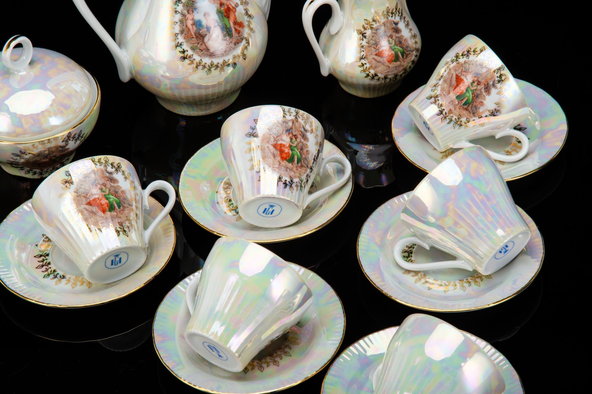 Сервиз кофейный "Мадонна" на 6 персон (15 предметов), фарфор, люстр, деколь, золочение, Германия, 1980-1990 гг.