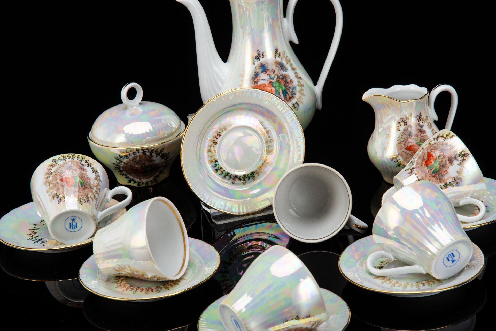 Сервиз кофейный "Мадонна" на 6 персон (15 предметов), фарфор, люстр, деколь, золочение, Германия, 1980-1990 гг.