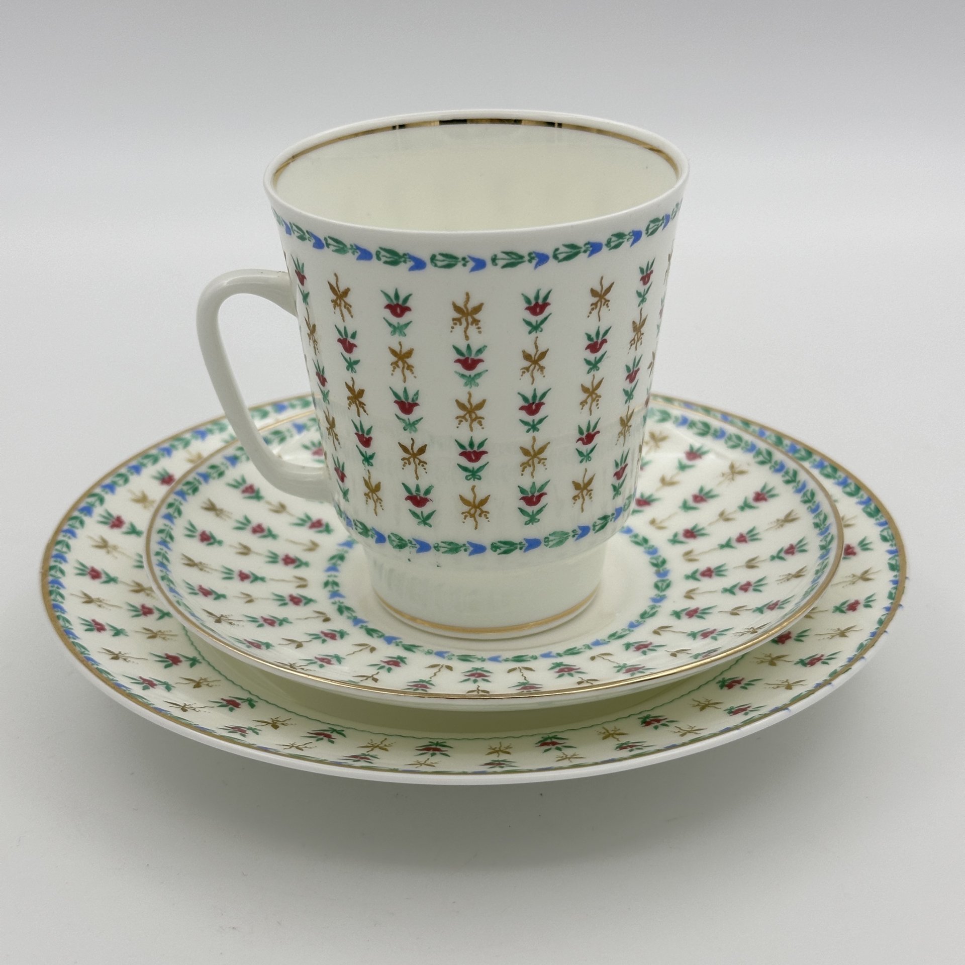 Трио кофейное "Олимпиада-80" с цветочным декором, Ленинградский фарфоровый завод (ЛФЗ)