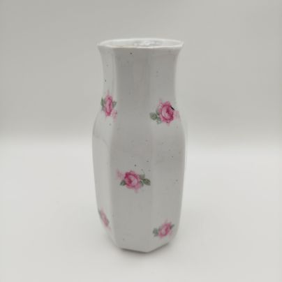 Ваза украшенная цветочным декором, фарфор, деколь, золочение, Россия, 1900-1930 гг.