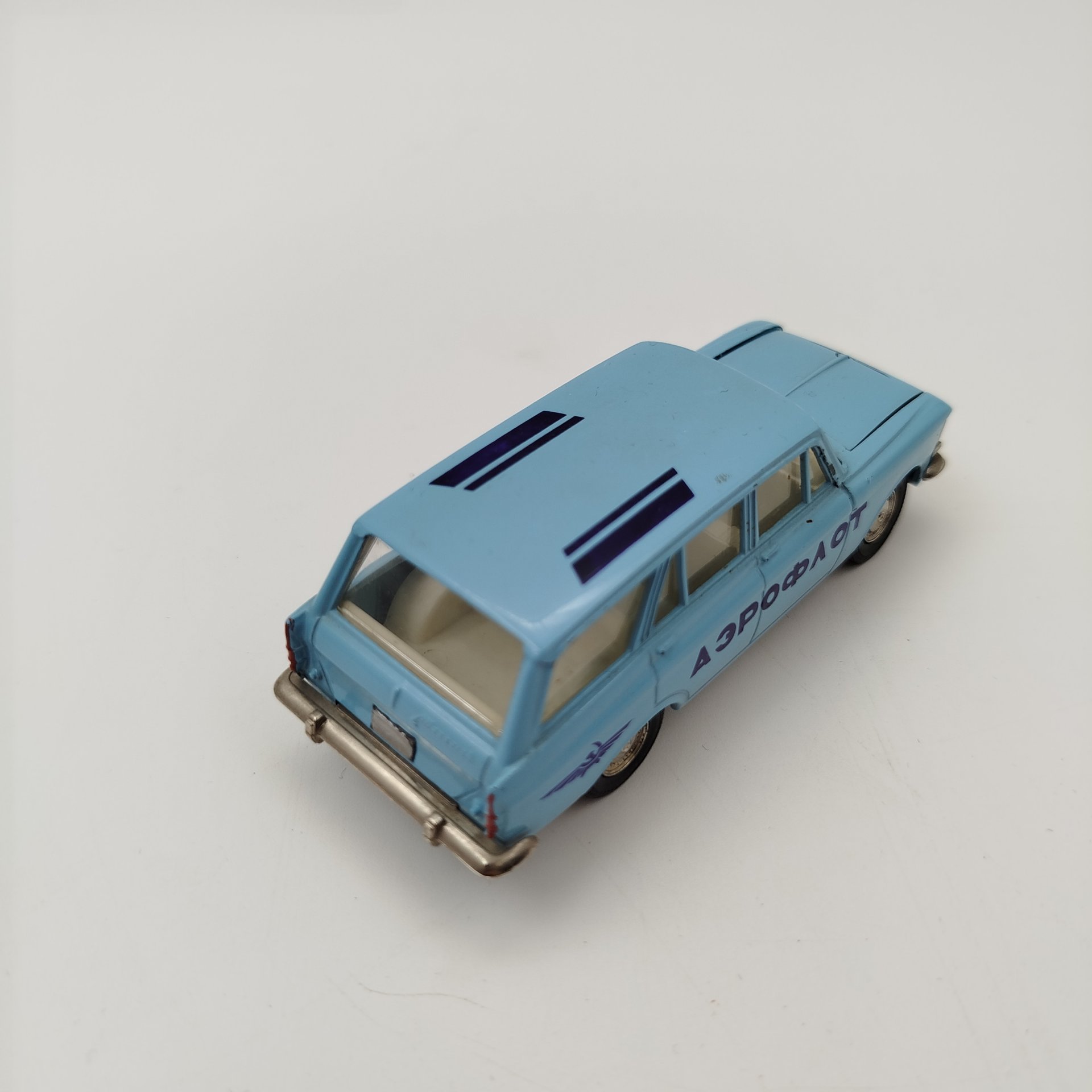 Модель автомобиля "Москвич 427" (Аэрофлот), в масштабе 1:43