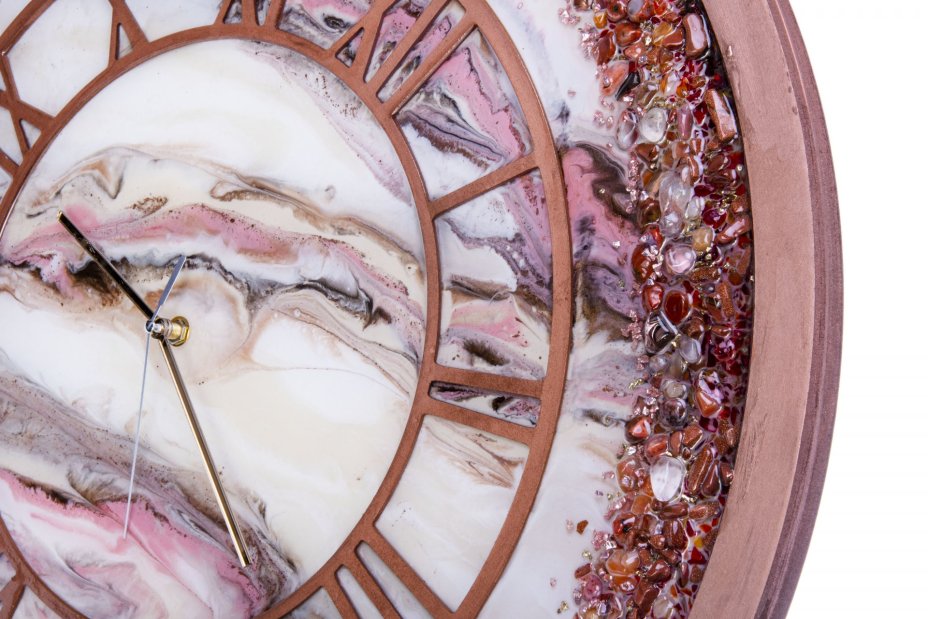 Часы настенные в розовых тонах, авторская ручная работа в технике Resin Art, глянцевое 3D покрытие, натуральный камень, Россия, 2021 г.