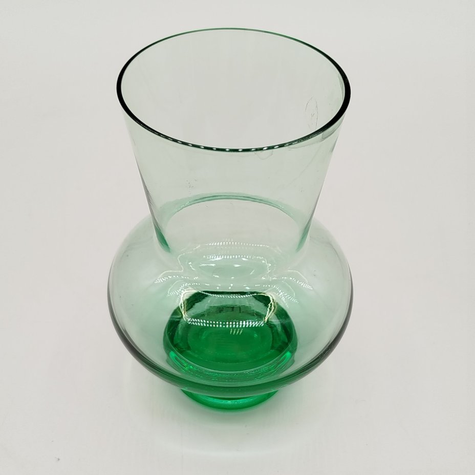 Ваза зеленого оттенка