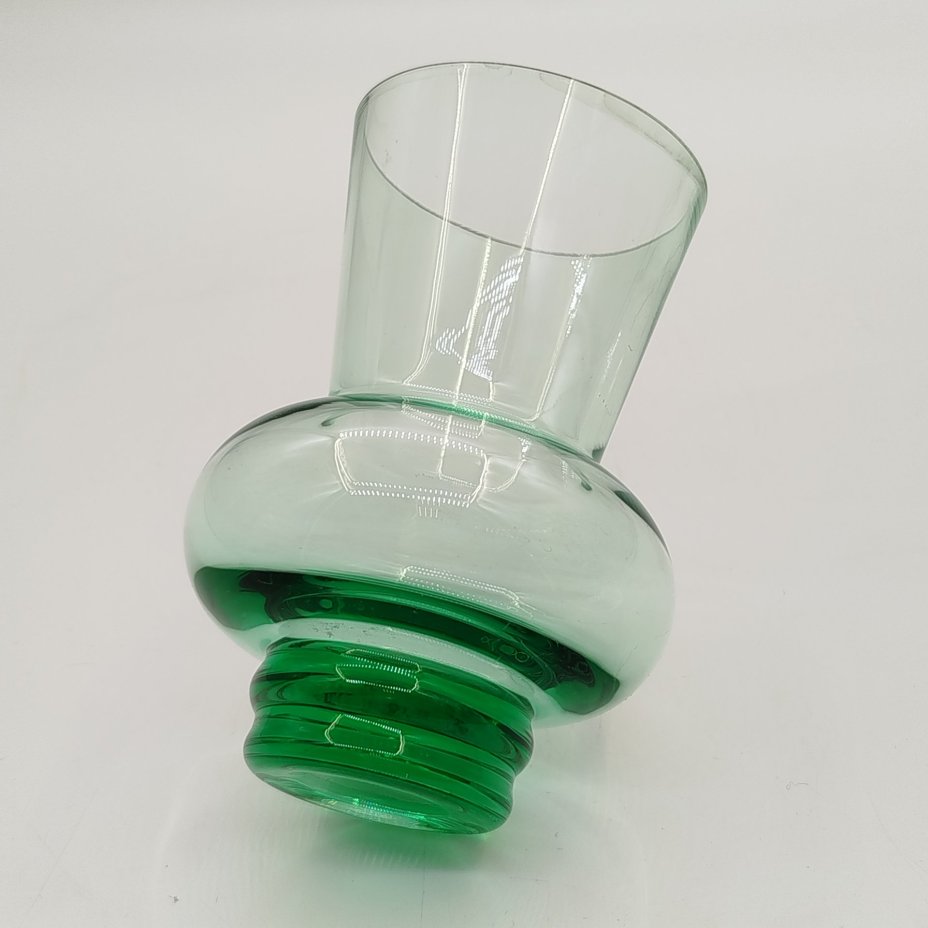 Ваза зеленого оттенка