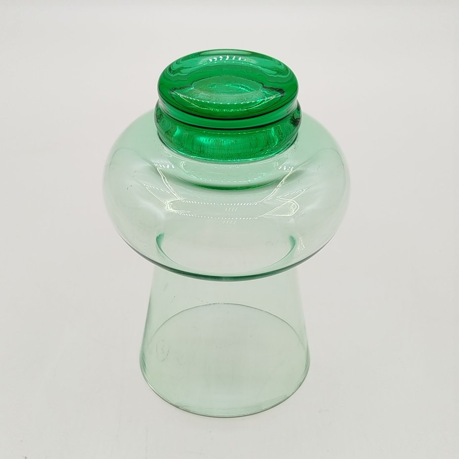 Ваза зеленого оттенка