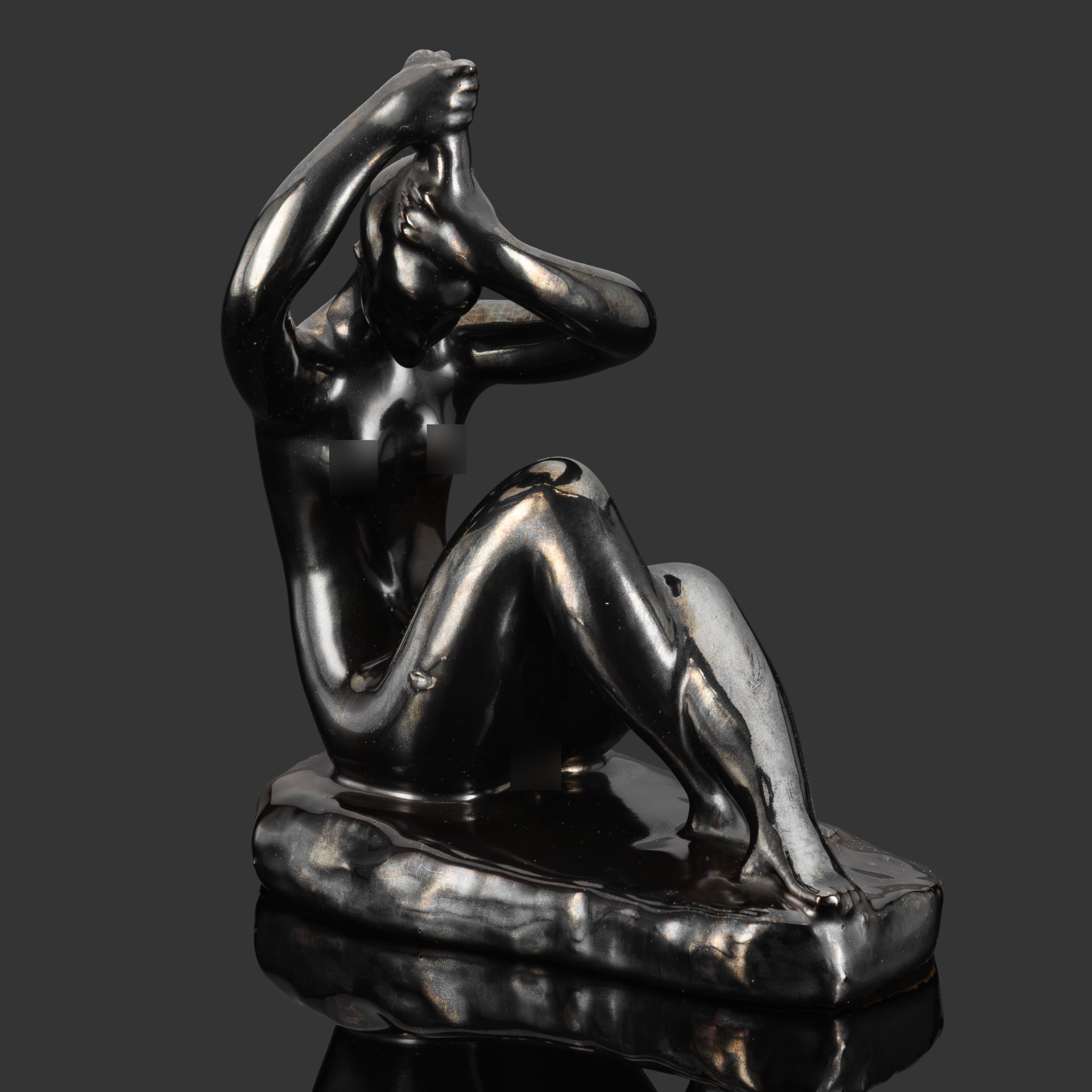 Скульптура «Девушка, расчесывающая волосы» («Отжимающая волосы»), автор Николай Андреевич Силис, керамика, поливы, Гжельский керамический завод, СССР, 1960-1970 гг.