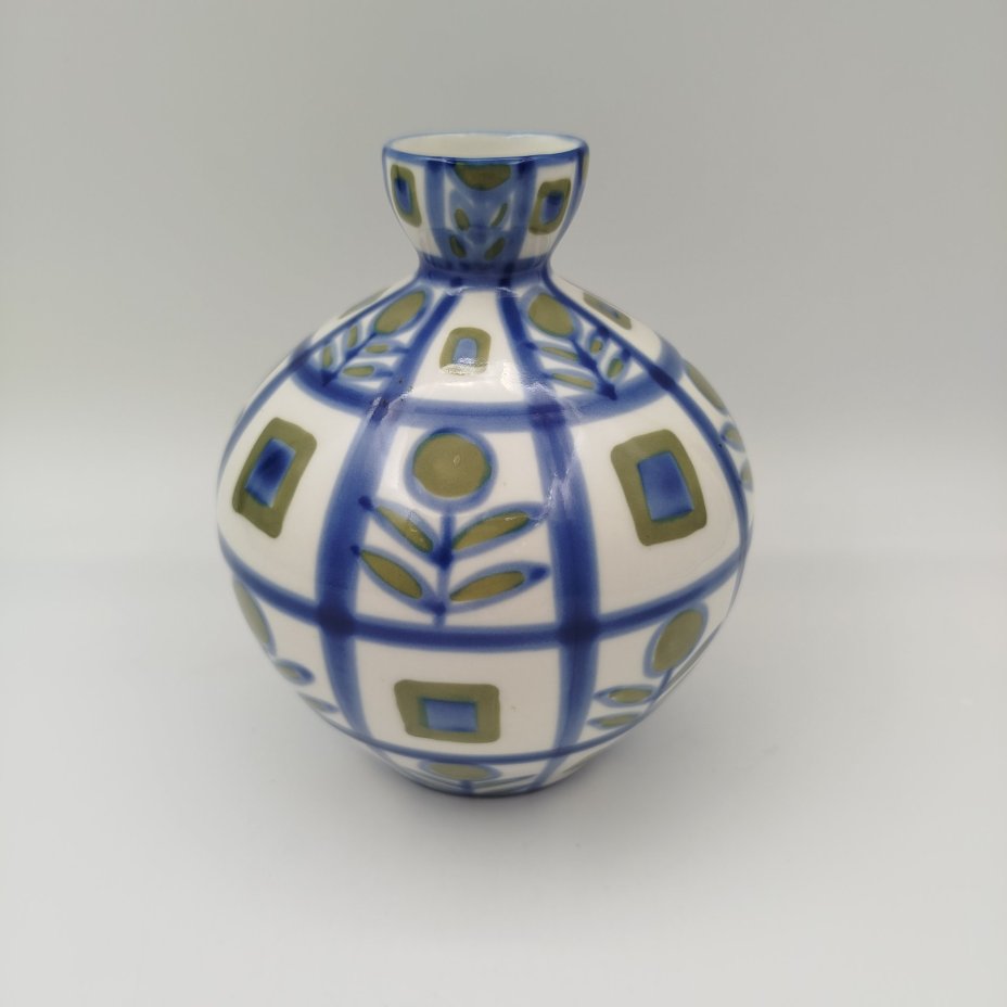 Вазочка с растительно-геометрическим декором, фарфор, роспись, Ленинградский завод фарфоровых изделий (ЛЗФИ), СССР, 1967-1973 гг.