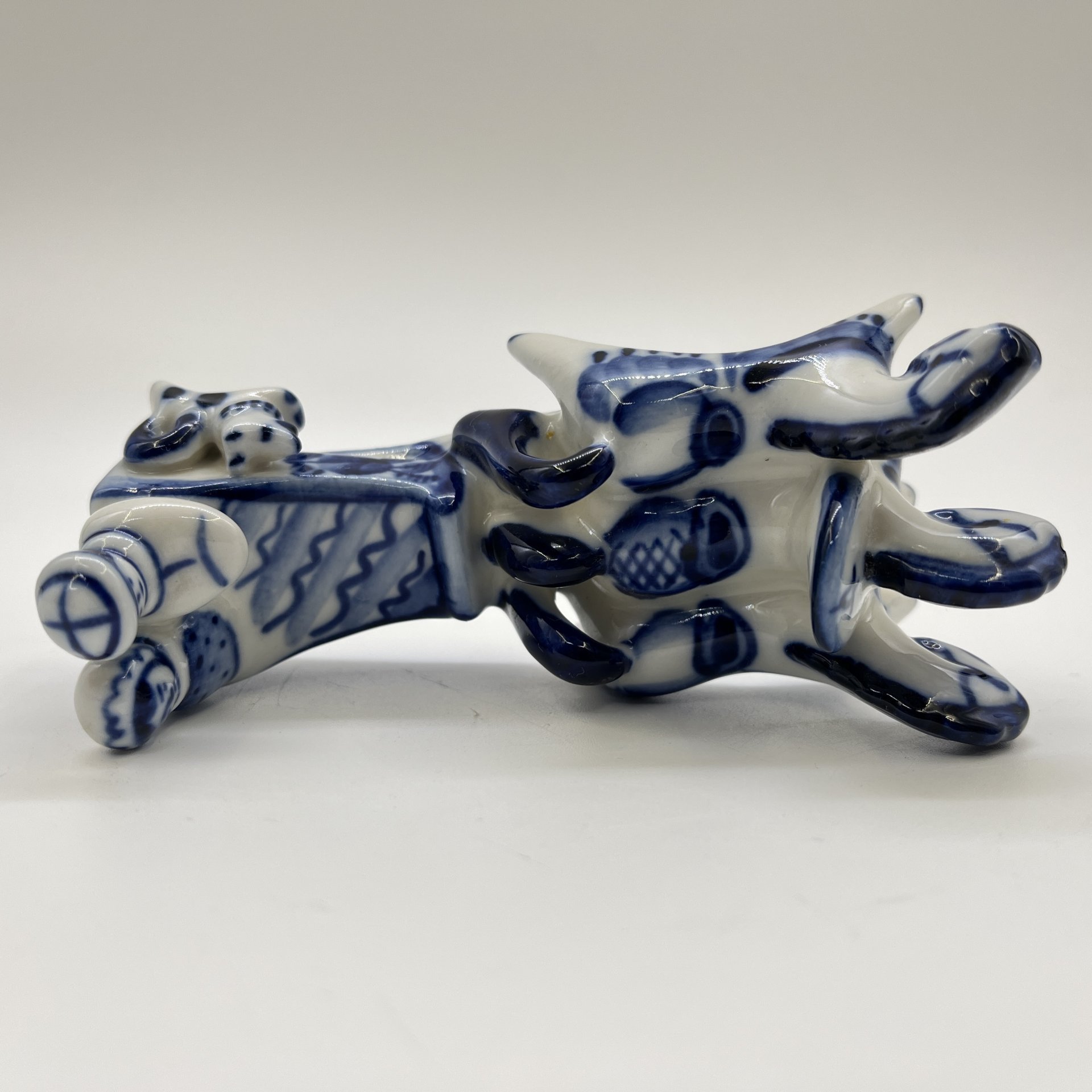 Статуэтка «Тройка», автор формы Азарова Л. П., Гжель, фарфор, роспись, Россия, 1980-2000 гг.