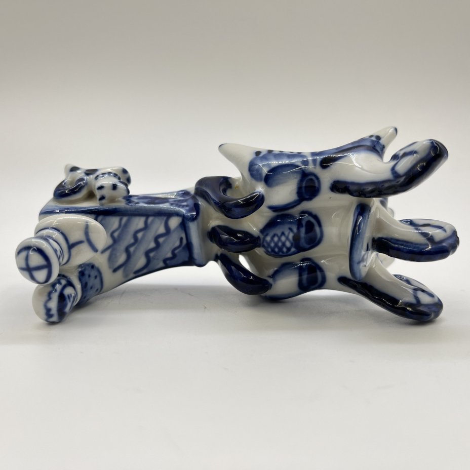 Статуэтка «Тройка», автор формы Азарова Л. П., Гжель