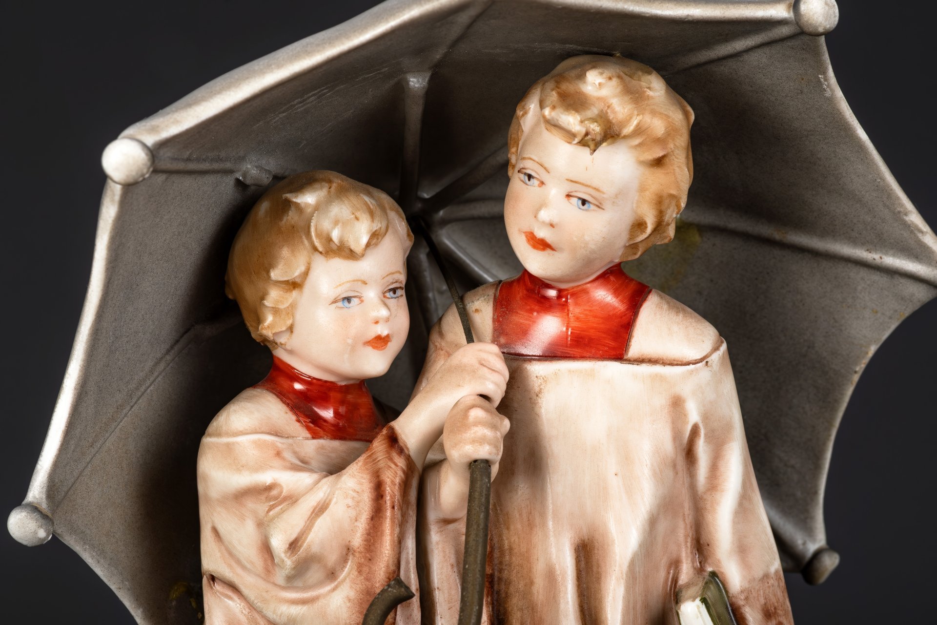 Статуэтка "Дети под зонтом", фарфор, роспись, Италия, 1980-1990 гг.