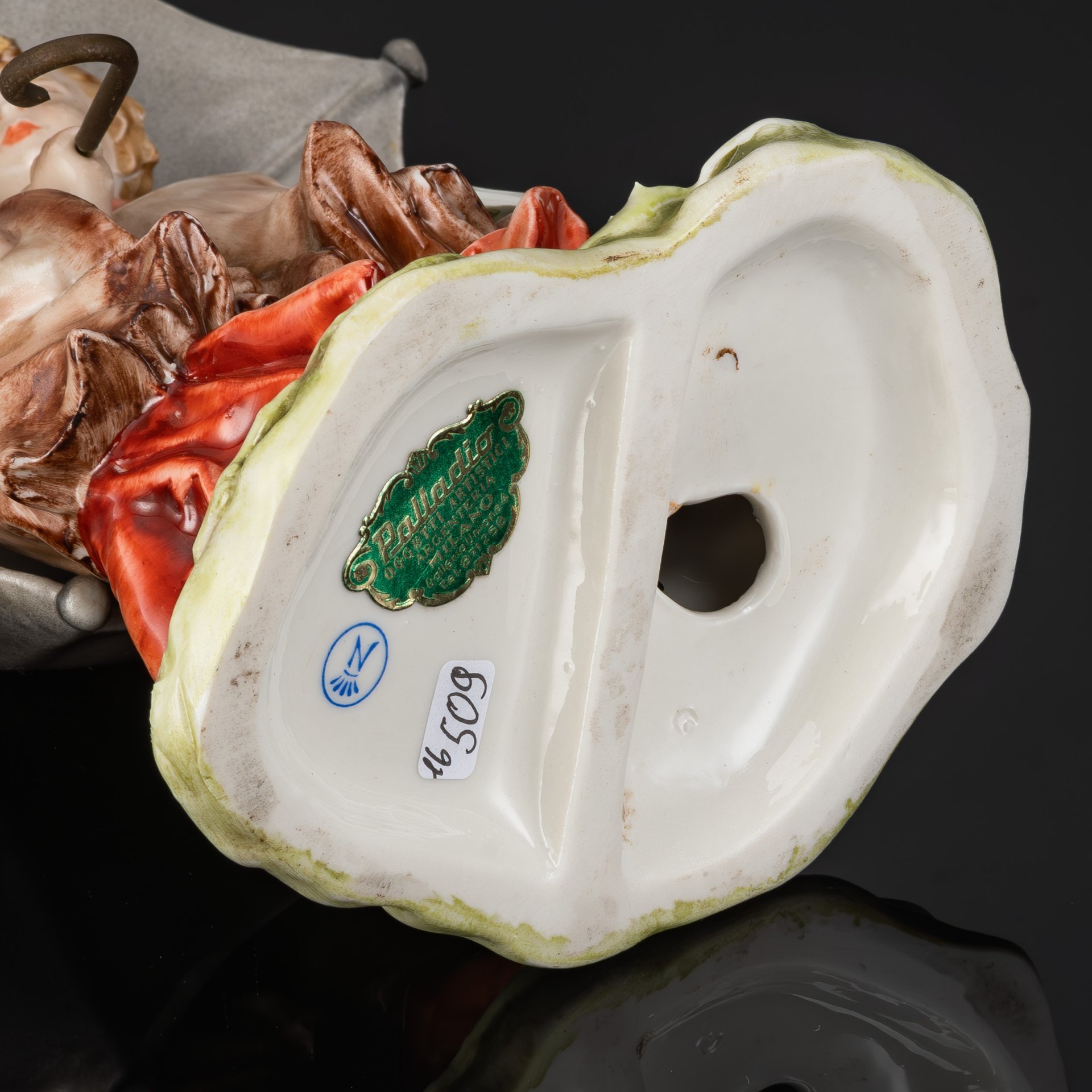 Статуэтка "Дети под зонтом", фарфор, роспись, Италия, 1980-1990 гг.