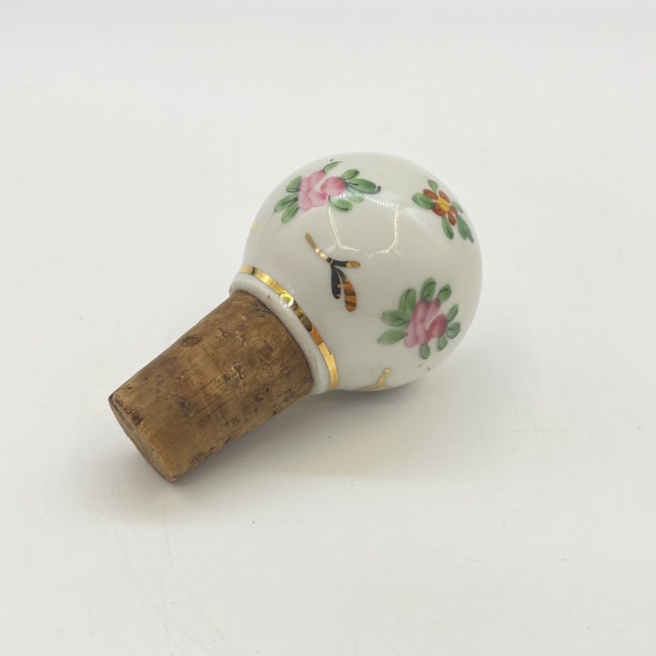 Пробка круглой формы с расписным цветочным декором