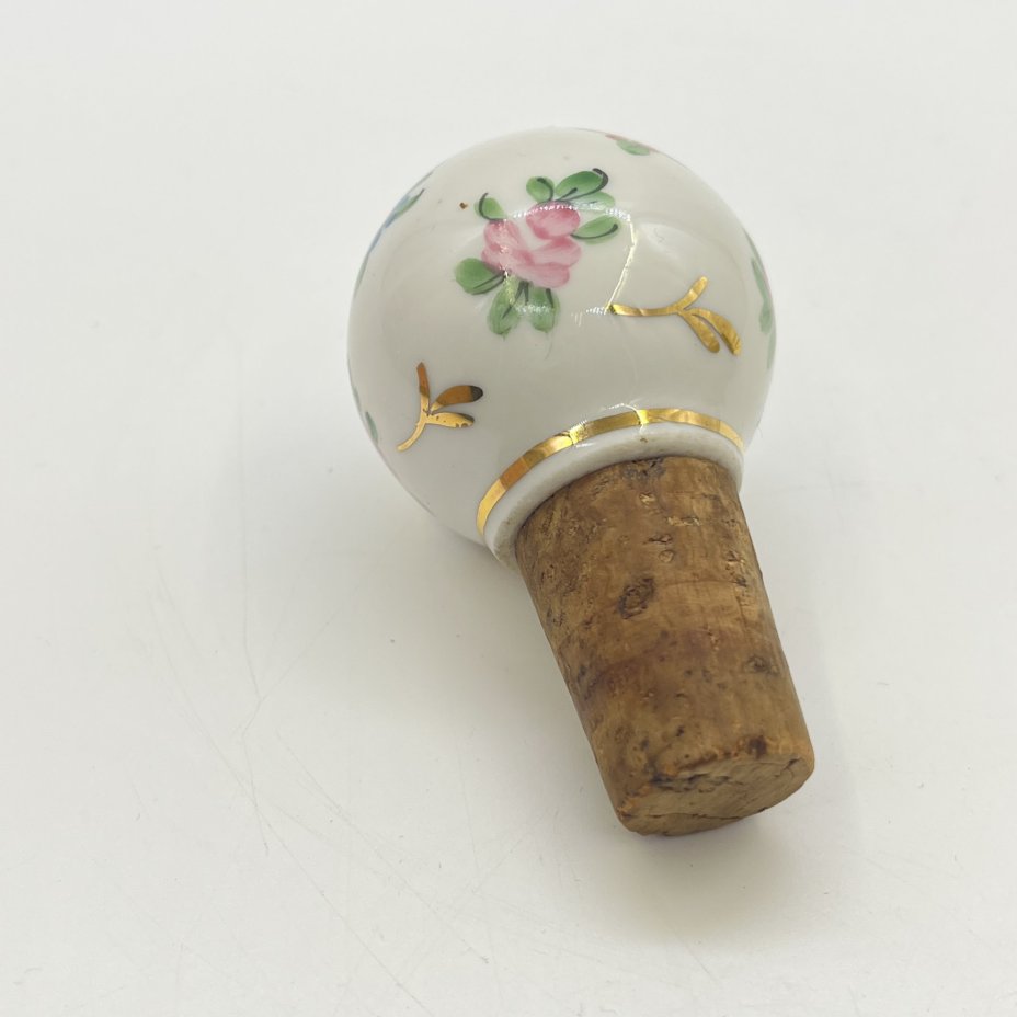 Пробка круглой формы с расписным цветочным декором