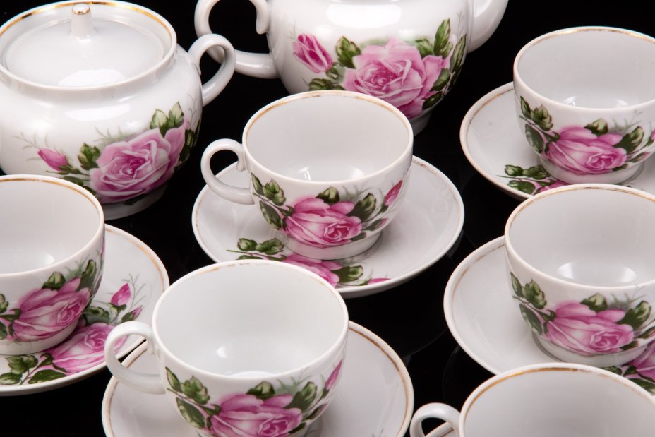 Сервиз чайный «Роза» на 6 персон (14 предметов), фарфор, деколь, золочение, Завод «Красный фарфорист» (Чудово, Грузинская фарфорово-фаянсовая фабрика), СССР, 1971-1991 гг.