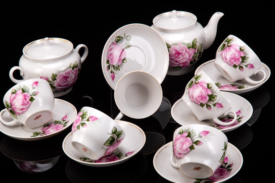 Сервиз чайный «Роза» на 6 персон (14 предметов), фарфор, деколь, золочение, Завод «Красный фарфорист» (Чудово, Грузинская фарфорово-фаянсовая фабрика), СССР, 1971-1991 гг.