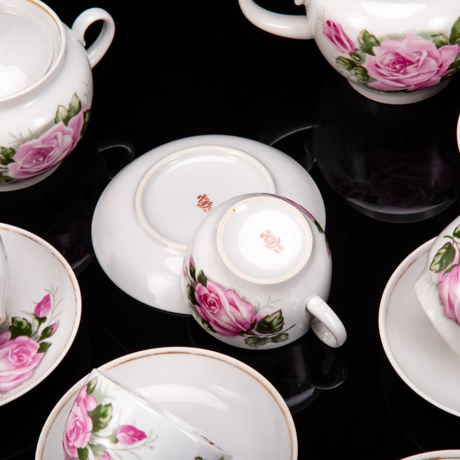 Сервиз чайный «Роза» на 6 персон (14 предметов), фарфор, деколь, золочение, Завод «Красный фарфорист» (Чудово, Грузинская фарфорово-фаянсовая фабрика), СССР, 1971-1991 гг.
