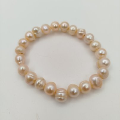 Браслет женский розоватого оттенка