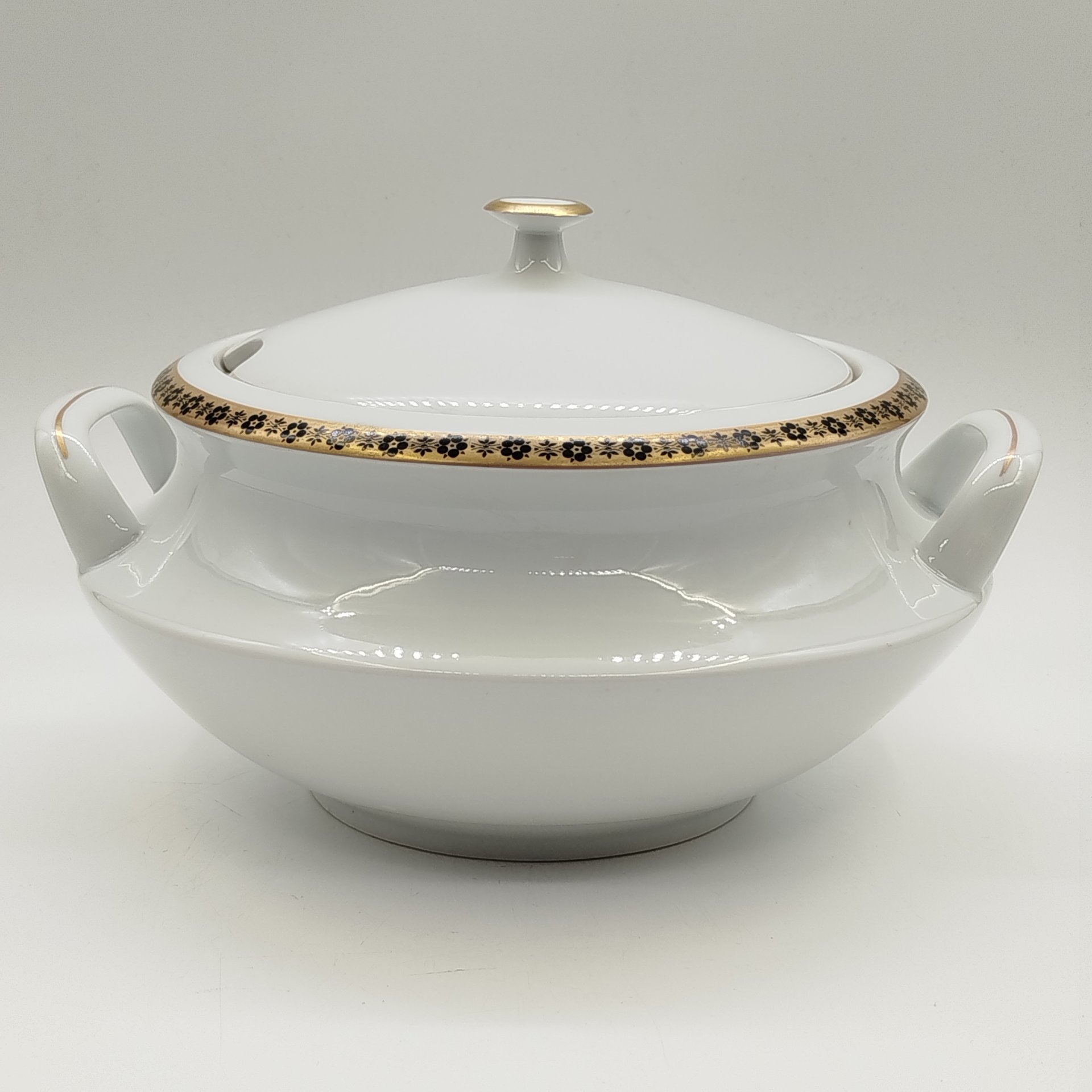 Супница с цветочным декором