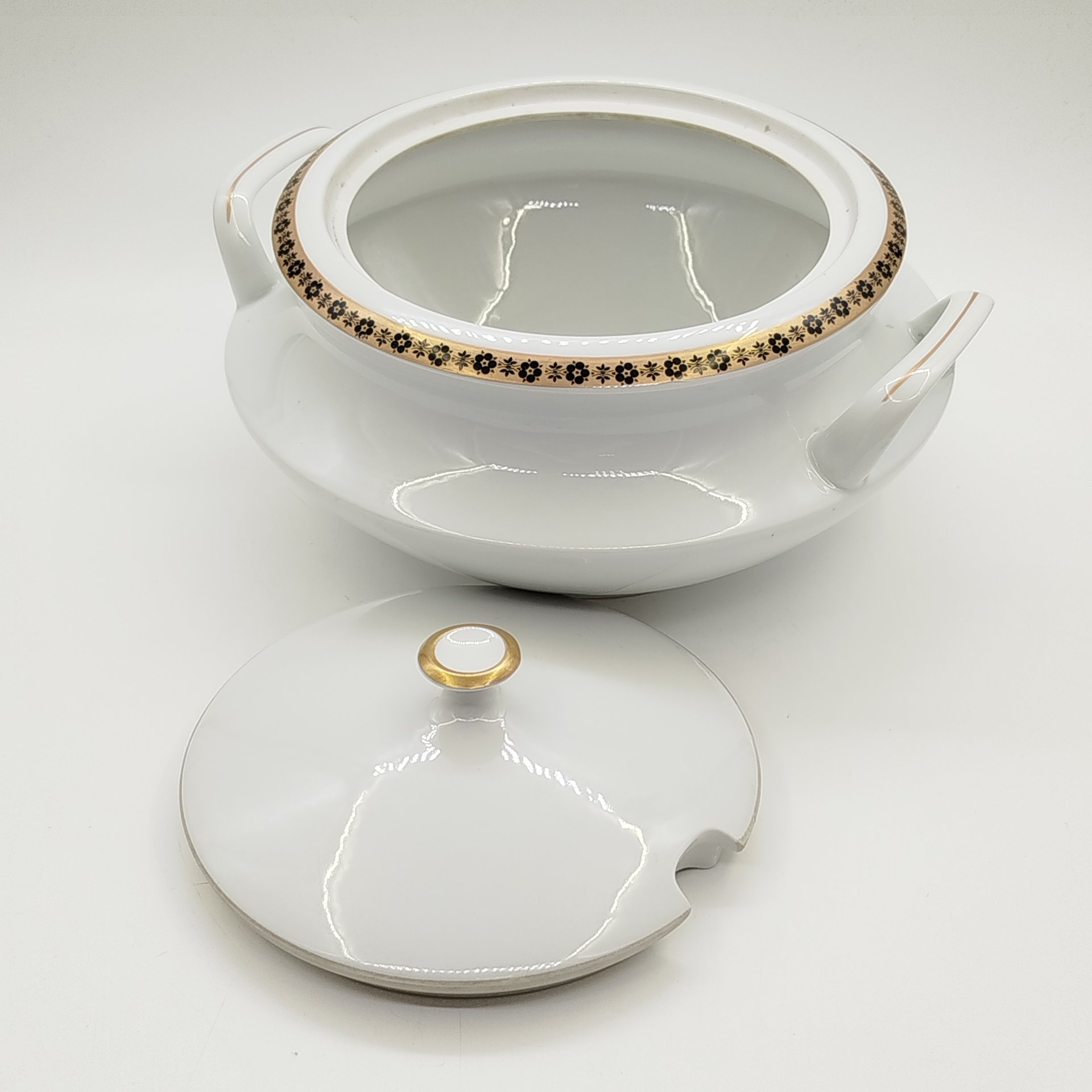 Супница с цветочным декором