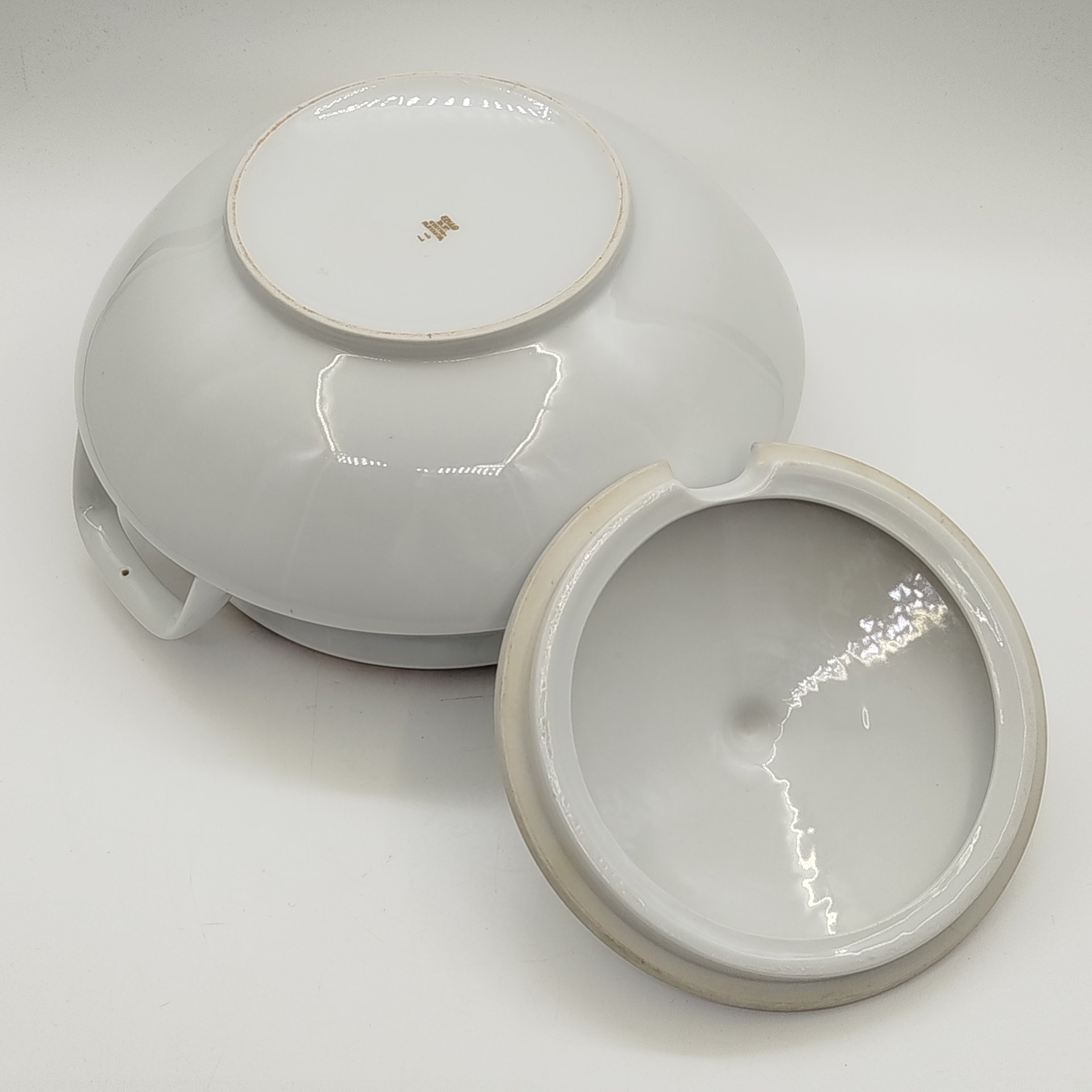 Супница с цветочным декором