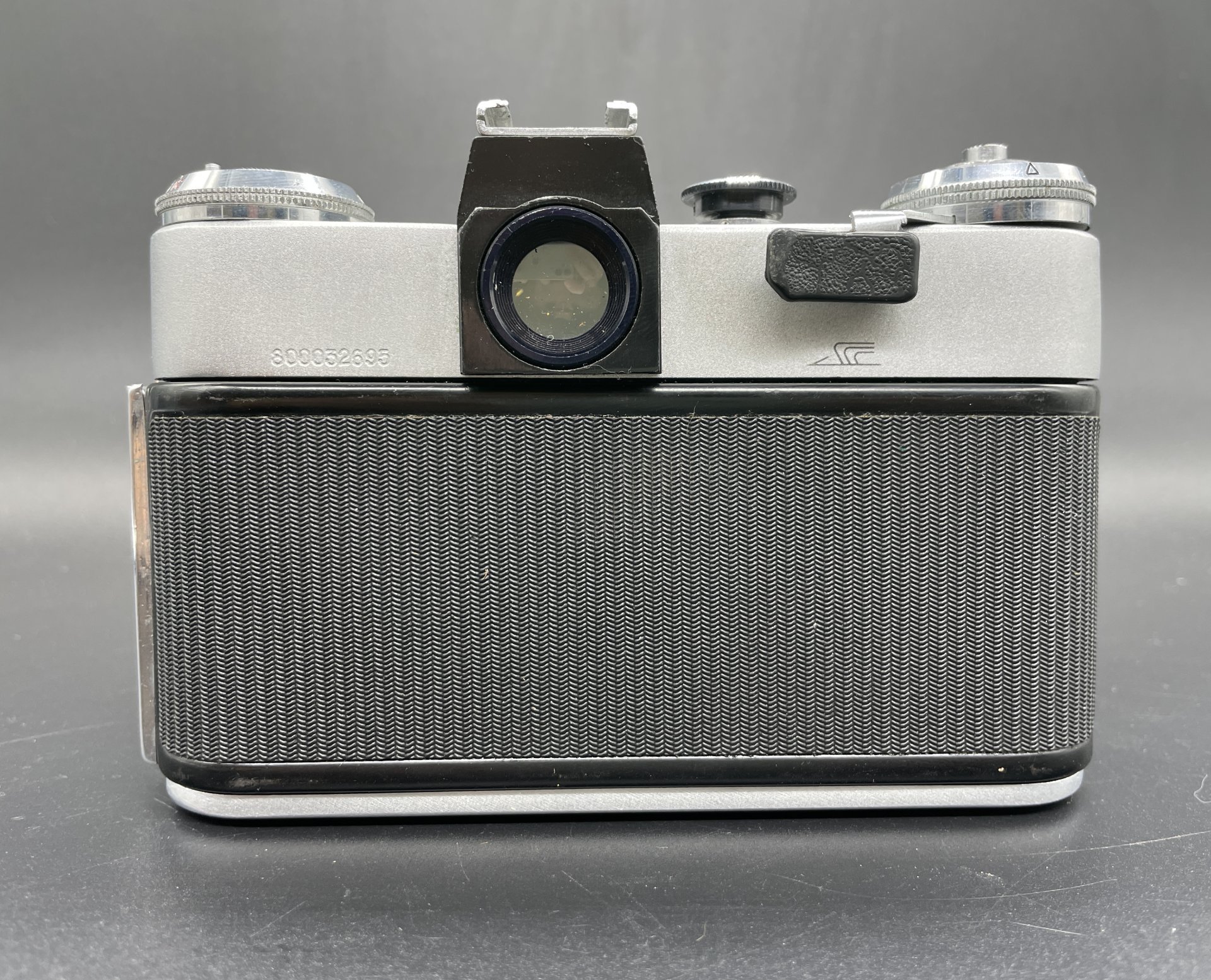 Фотоаппарат "Зенит-Е" с объективом "Гелиос 44-2" в кофре, Белорусское оптико-механическое объединение (БелОМО)