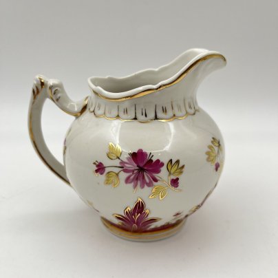 Молочник из сервиза "Барбарис" (пурпурный), автор Е.П. Смирнов