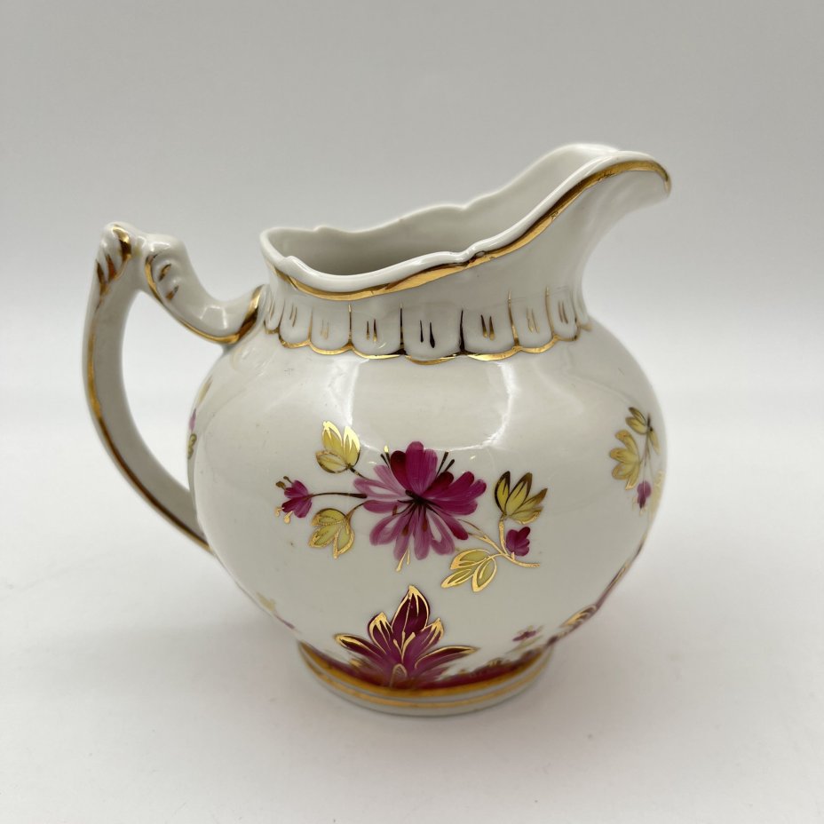 Молочник из сервиза "Барбарис" (пурпурный), автор Е.П. Смирнов