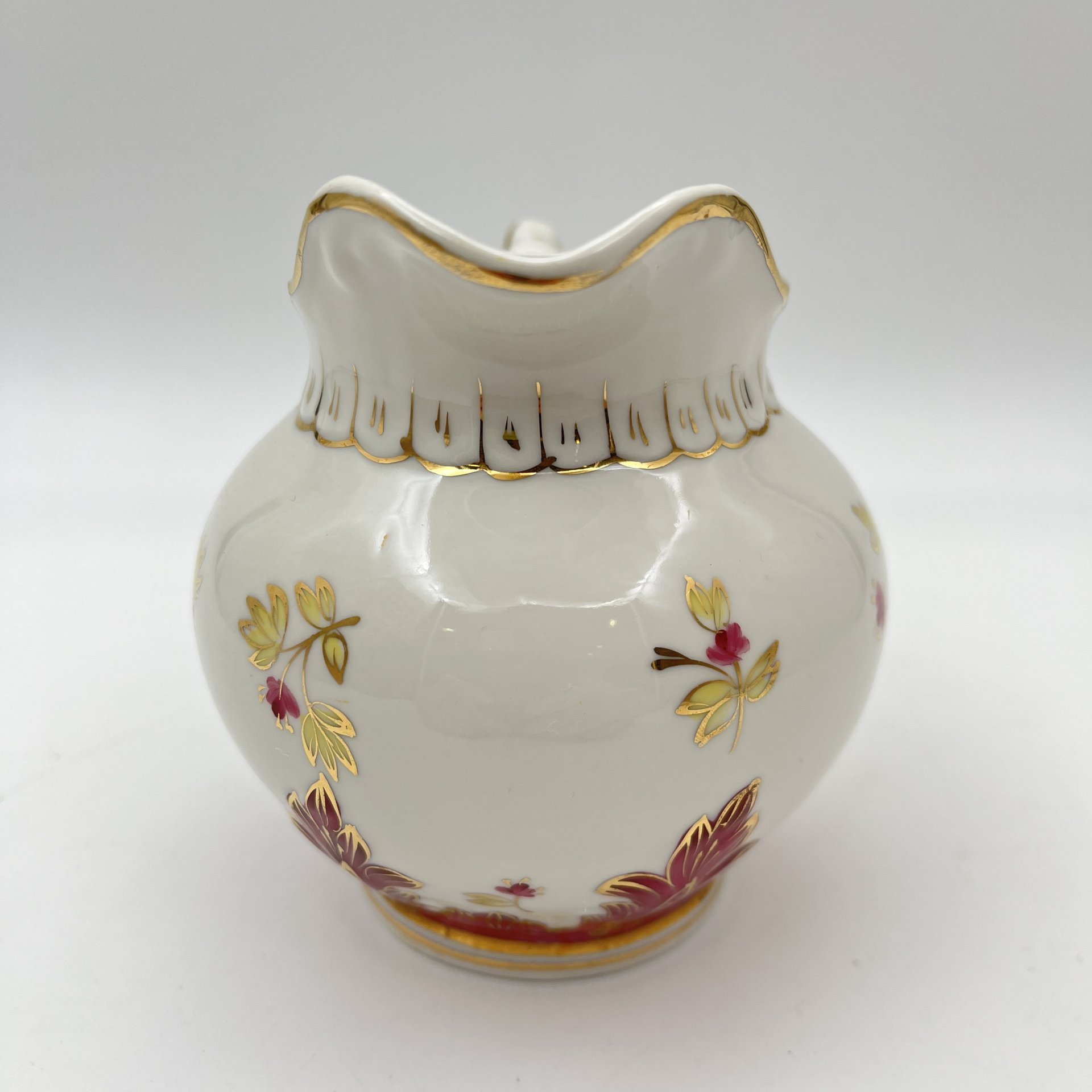 Молочник из сервиза "Барбарис" (пурпурный), автор Е.П. Смирнов