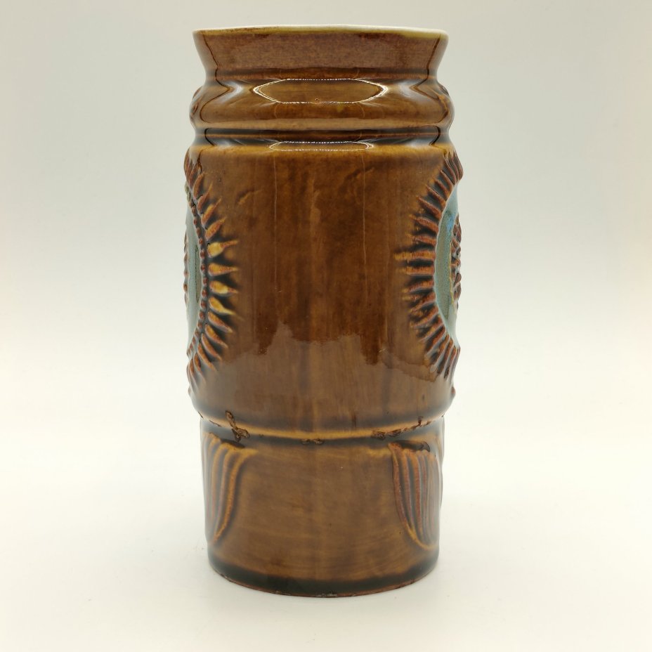 Кружка пивная с рельефным цветочным декором, керамика, цветные поливы, Московский завод «Изолятор», СССР, 1970-1990 гг.