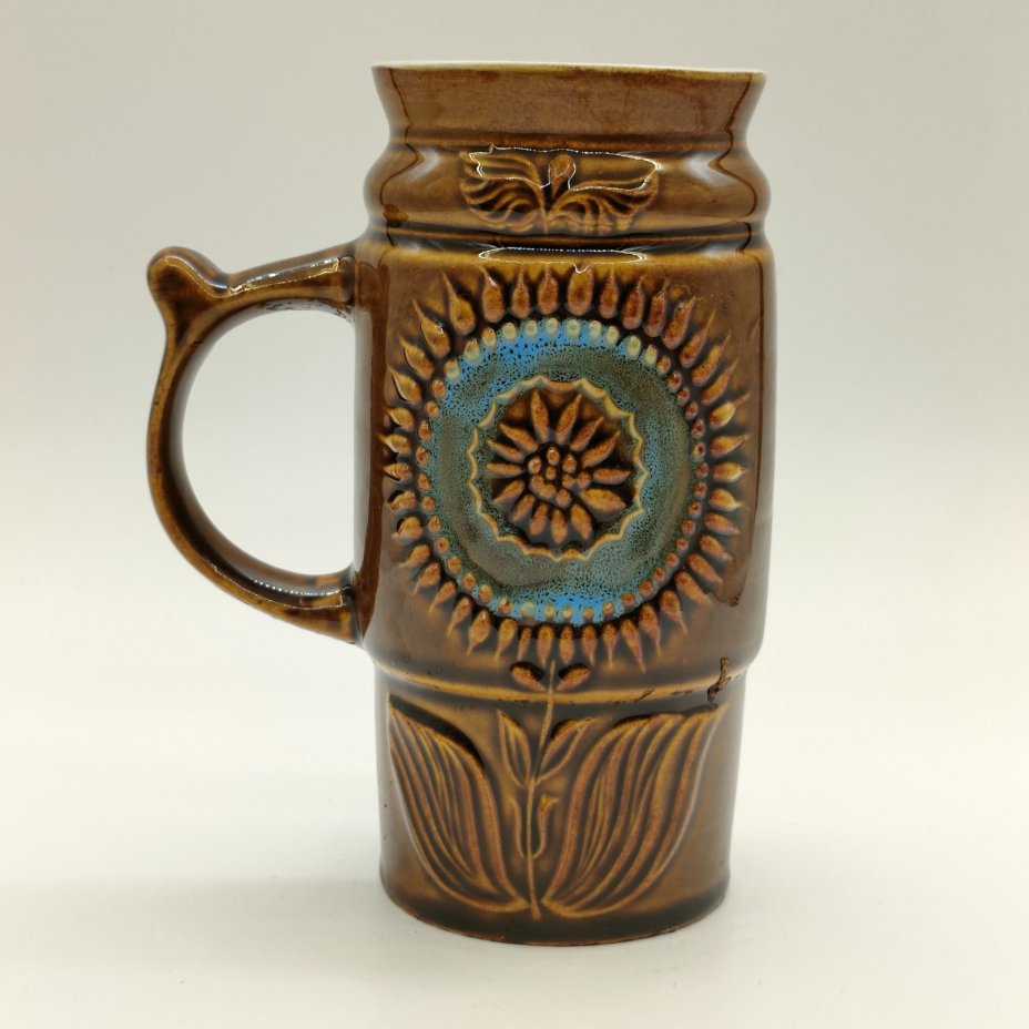 Кружка пивная с рельефным цветочным декором, керамика, цветные поливы, Московский завод «Изолятор», СССР, 1970-1990 гг.
