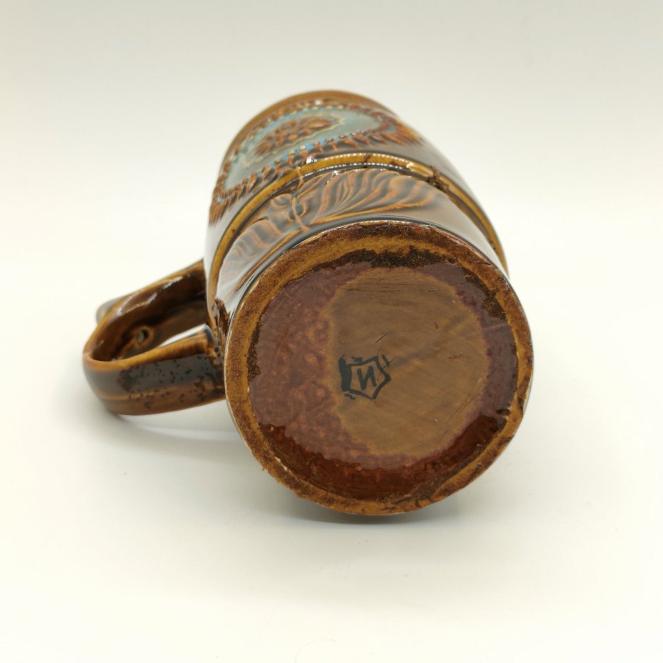 Кружка пивная с рельефным цветочным декором, керамика, цветные поливы, Московский завод «Изолятор», СССР, 1970-1990 гг.