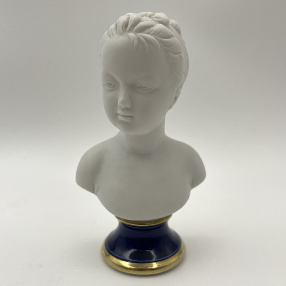 Бюст "Луиза Броньяр" ("Девочка") по мотивам одноименного произведения Жана Антуана Гудона