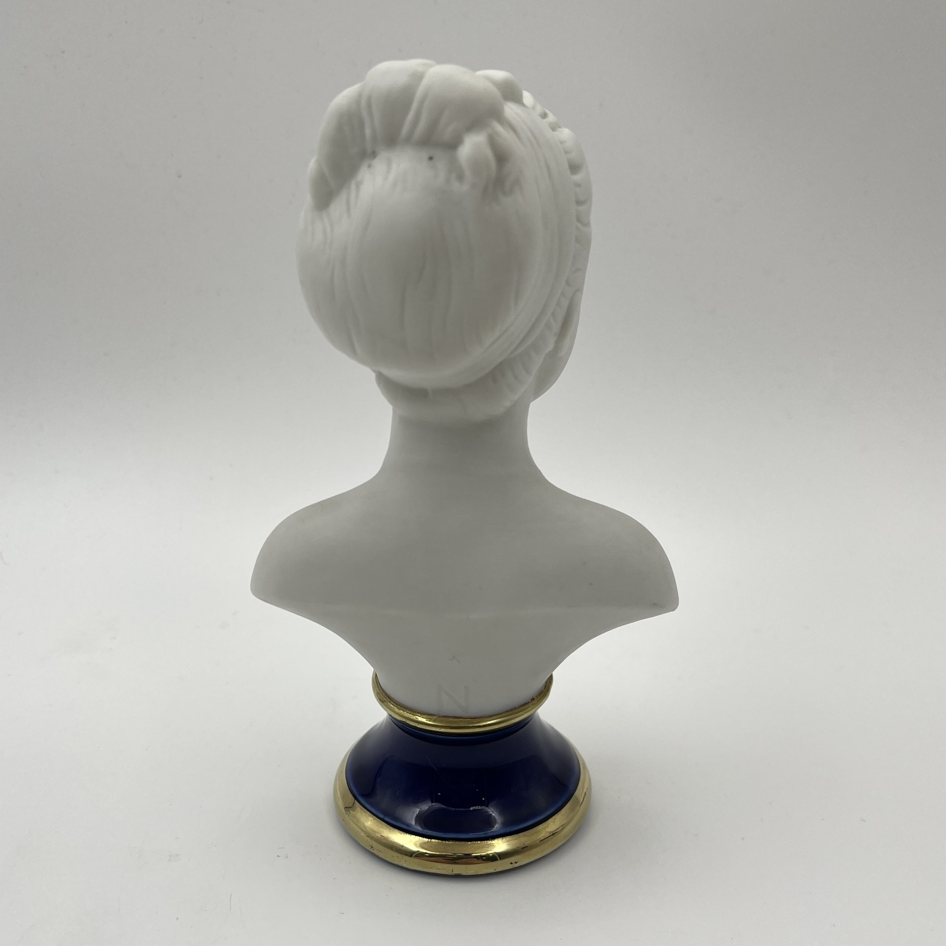 Бюст "Луиза Броньяр" ("Девочка") по мотивам одноименного произведения Жана Антуана Гудона